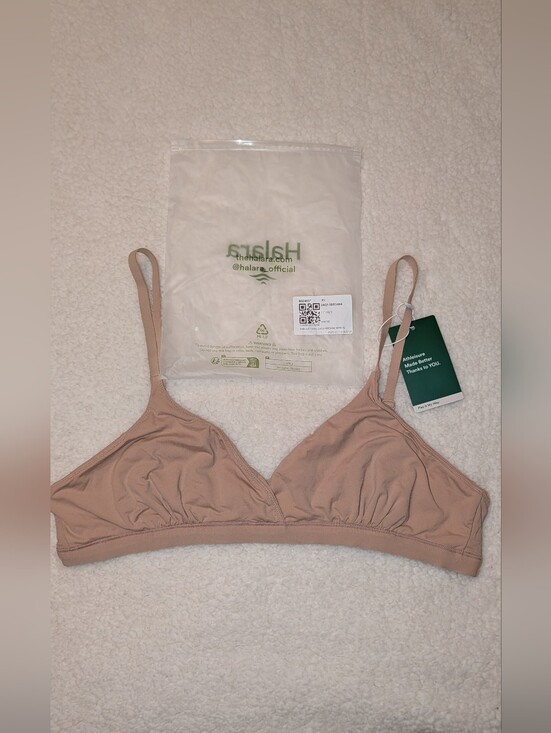 HALARA Other - Halara Wireless Triangle Bralette Beige NIP